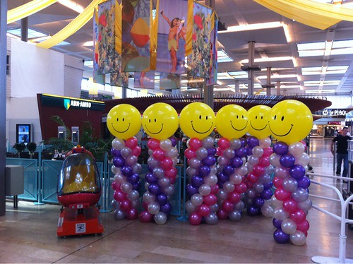  Ballonpilaar Breed Rond Smiley <a href='http://www.rotterdamsballonnenbedrijf.nl/plaatsen/zuidplein' class='w3-text-indigo'>Zuidplein</a> Rotterdam