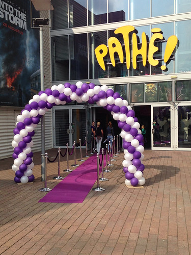  Ballonboog 7m <a href='http://www.rotterdamsballonnenbedrijf.nl/plaatsen/pathe' class='w3-text-indigo'>Pathe</a> De Kuip Rotterdam Disney Violetta