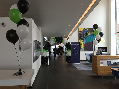  Tafeldecoratie 7ballonnen Deloitte Rotterdam