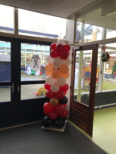  Ballonpilaar Kerstman Mr Van Eijckschool Rotterdam