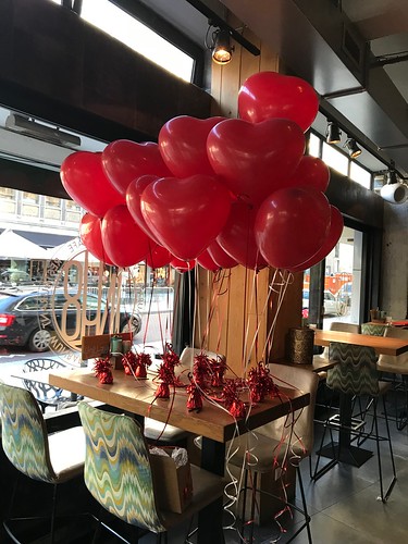  Tafeldecoratie 2ballonnen Hartballonnen Valentijnsdag <a href='http://www.rotterdamsballonnenbedrijf.nl/plaatsen/1nul8' class='w3-text-indigo'>1NUL8</a> Rotterdam