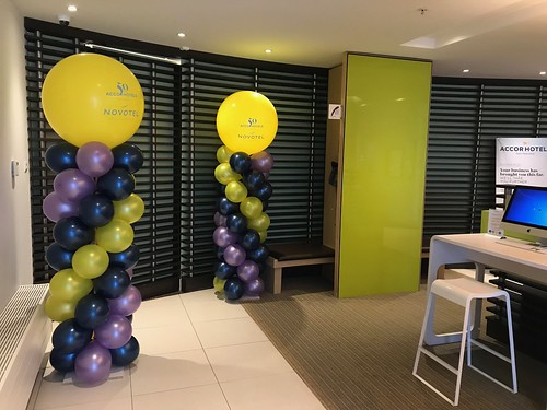  Ballonpilaar Breed Rond Bedrukt 50e Verjaardag <a href='http://www.rotterdamsballonnenbedrijf.nl/plaatsen/novotel' class='w3-text-indigo'>Novotel</a> Rotterdam Brainpark