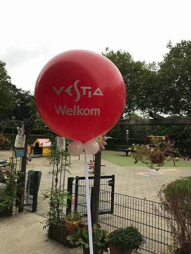  Cloudbuster Rond Opening <a href='http://www.rotterdamsballonnenbedrijf.nl/plaatsen/speeltuin-afrikaanderplein' class='w3-text-indigo'>Speeltuin Afrikaanderplein</a> Rotterdam Vestia