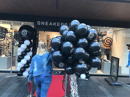  Heliumballonnen Bedrukt Opening <a href='http://www.rotterdamsballonnenbedrijf.nl/plaatsen/sneakers' class='w3-text-indigo'>Sneakers</a> <a href='http://www.rotterdamsballonnenbedrijf.nl/plaatsen/lijnbaan' class='w3-text-indigo'>Lijnbaan</a> Rotterdam