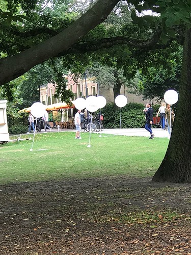  Cloudbuster Rond Bedrukt <a href='http://www.rotterdamsballonnenbedrijf.nl/plaatsen/parqiet' class='w3-text-indigo'>Parqiet</a> Het Park Rotterdam