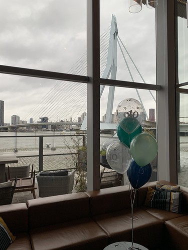  Tafeldecoratie 5ballonnen 40 Jaar <a href='http://www.rotterdamsballonnenbedrijf.nl/plaatsen/aqua-asia' class='w3-text-indigo'>Aqua Asia</a> Rotterdam