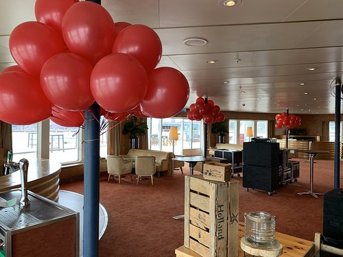  Heliumballonnen Douwe Egberts Grand Ballroom <a href='http://www.rotterdamsballonnenbedrijf.nl/plaatsen/ss-rotterdam' class='w3-text-indigo'>SS Rotterdam</a>