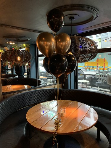  Tafeldecoratie 6ballonnen The Oysterclub Rotterdam