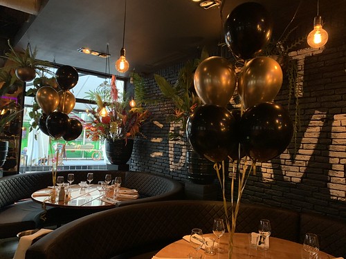  Tafeldecoratie 6ballonnen Oysterclub Rotterdam