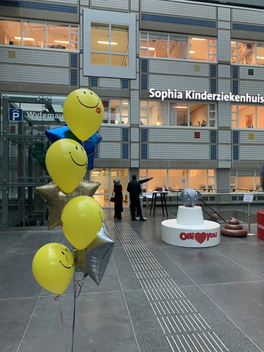  Ballonboeket Smiley Sterren <a href='http://www.rotterdamsballonnenbedrijf.nl/plaatsen/sophia-kinderziekenhuis' class='w3-text-indigo'>Sophia Kinderziekenhuis</a> <a href='http://www.rotterdamsballonnenbedrijf.nl/plaatsen/erasmus-mc' class='w3-text-indigo'>Erasmus MC</a> Rotterdam