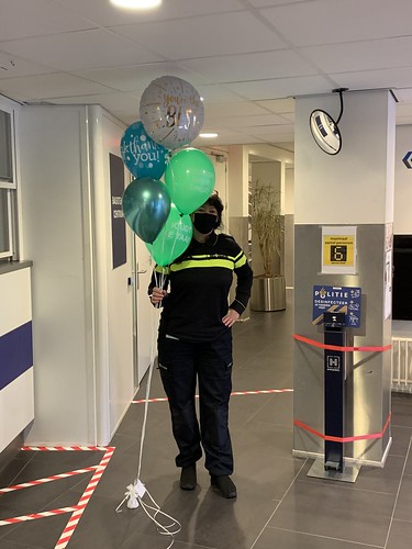  Ballonboeket Bedankt Sterker Door Strijd <a href='http://www.rotterdamsballonnenbedrijf.nl/plaatsen/politie' class='w3-text-indigo'>Politie</a> Hoofdbureau Doelwater Rotterdam