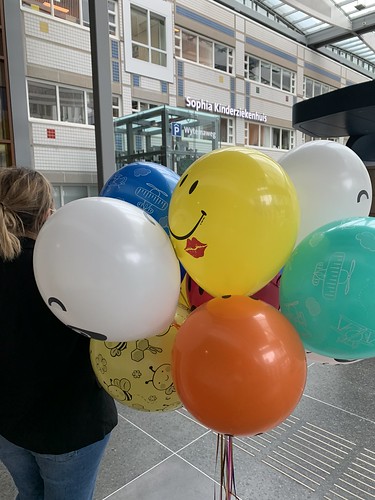  Heliumballonnen <a href='http://www.rotterdamsballonnenbedrijf.nl/plaatsen/sophia-kinderziekenhuis' class='w3-text-indigo'>Sophia Kinderziekenhuis</a> <a href='http://www.rotterdamsballonnenbedrijf.nl/plaatsen/erasmus-mc' class='w3-text-indigo'>Erasmus MC</a> Rotterdam