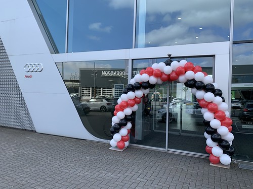  Ballonboog 6m Paasshow Audi Centrum Auto Hoogenboom Rotterdam