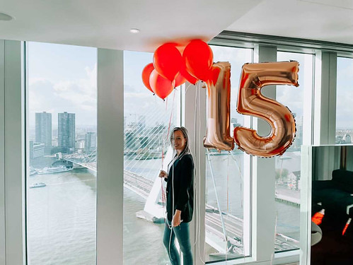  Heliumballonnen Folieballon Cijfer 15 Verjaardag <a href='http://www.rotterdamsballonnenbedrijf.nl/plaatsen/nhow' class='w3-text-indigo'>NHOW</a> Hotel Rotterdam