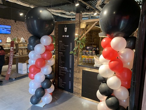  Ballonpilaar Breed Rond Opening Notenwinkel Hesseplaats Rotterdam