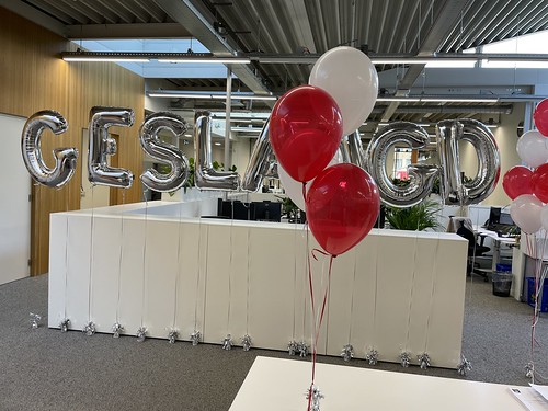  Tafeldecoratie 4ballonnen Folieballon Letters Geslaagd Hoge School Rochussenstraat Rotterdam