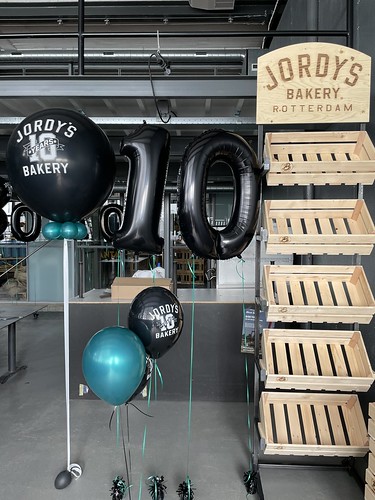  Cloudbuster Rond Folieballon Cijfer 10 Tafeldecoratie 6ballonnen Bedrukt 10 Jarig Jubileum <a href='http://www.rotterdamsballonnenbedrijf.nl/plaatsen/jordys-bakery' class='w3-text-indigo'>Jordys Bakery</a> Rotterdam