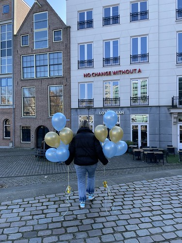  Tafeldecoratie 6ballonnen Lot Daan <a href='http://www.rotterdamsballonnenbedrijf.nl/plaatsen/oude-haven' class='w3-text-indigo'>Oude Haven</a> Rotterdam