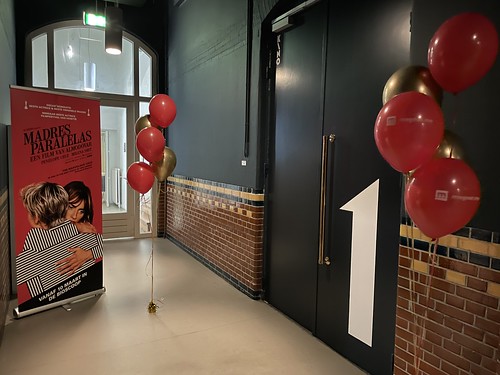  Tafeldecoratie 5ballonnen Gronddecoratie Bedrukt <a href='http://www.rotterdamsballonnenbedrijf.nl/plaatsen/kino' class='w3-text-indigo'>Kino</a> Rotterdam