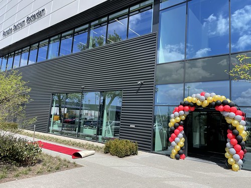  Ballonboog 6m Opening <a href='http://www.rotterdamsballonnenbedrijf.nl/plaatsen/porsche-centrum-rotterdam' class='w3-text-indigo'>Porsche Centrum Rotterdam</a>