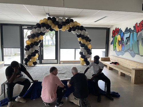  Ballonboog 6m Diplomering Geslaagd <a href='http://www.rotterdamsballonnenbedrijf.nl/plaatsen/accent-praktijkonderwijs' class='w3-text-indigo'>Accent Praktijkonderwijs</a> Rotterdam