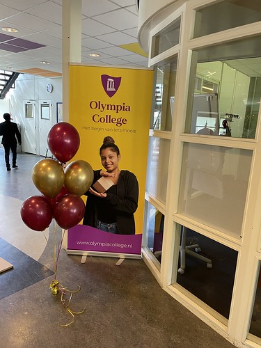  Tafeldecoratie 6ballonnen Diplomering Geslaagd <a href='http://www.rotterdamsballonnenbedrijf.nl/plaatsen/olympia-college' class='w3-text-indigo'>Olympia College</a> Rotterdam