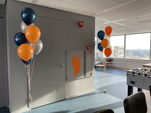  Tafeldecoratie 7ballonnen Gronddecoratie Unigas <a href='http://www.rotterdamsballonnenbedrijf.nl/plaatsen/blaak' class='w3-text-indigo'>Blaak</a> 555 Five55 Rotterdam