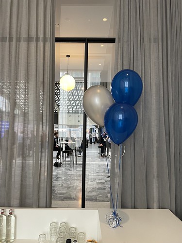  Tafeldecoratie 3ballonnen Rotterdam Hall <a href='http://www.rotterdamsballonnenbedrijf.nl/plaatsen/postillion-hotel' class='w3-text-indigo'>Postillion Hotel</a> And Convention Centre Wtc Beurs Rotterdam