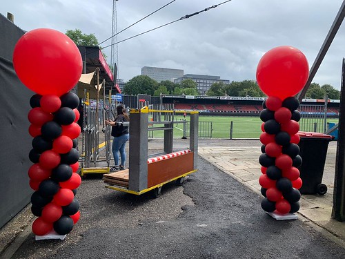  Ballonpilaar Woudestein <a href='http://www.rotterdamsballonnenbedrijf.nl/plaatsen/excelsior' class='w3-text-indigo'>Excelsior</a> Van Donge En De Roo Stadion Rotterdam