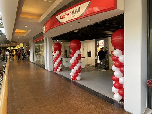  Ballonpilaar Opening Kitchen4all <a href='http://www.rotterdamsballonnenbedrijf.nl/plaatsen/woonmall-alexandrium' class='w3-text-indigo'>Woonmall Alexandrium</a> Rotterdam