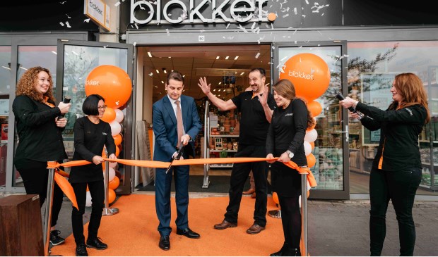 Shop Opening with Balloon Pillars