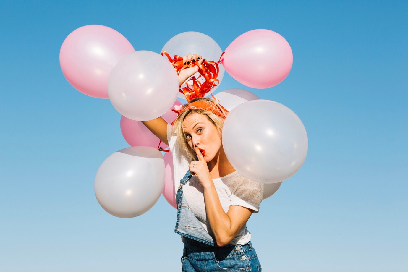 9 Tips to Keep (Helium) Balloons in the Air Longer